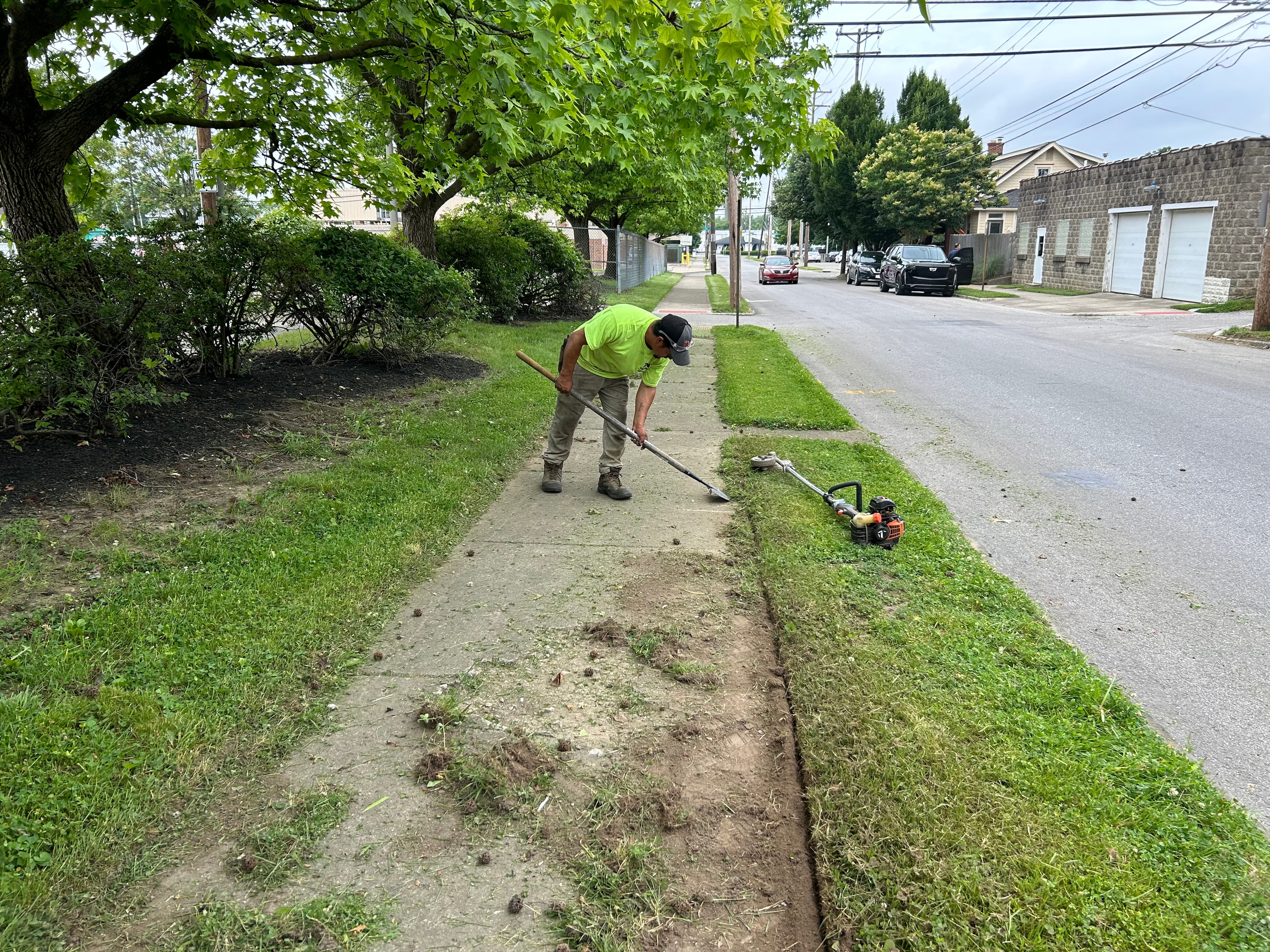 Weekly Mowing, Trimming, Edging & Blowing